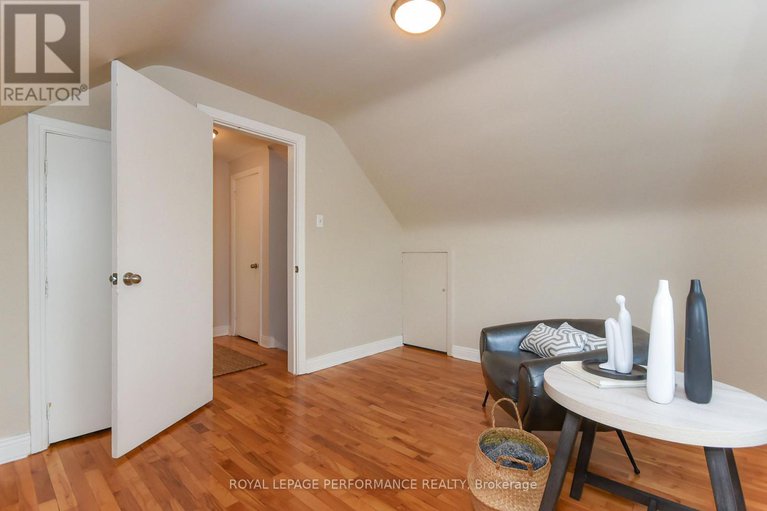 28902188/274-queen-mary-street/overbrookcastle-heights/ottawa/ontario/K1K1X2_25