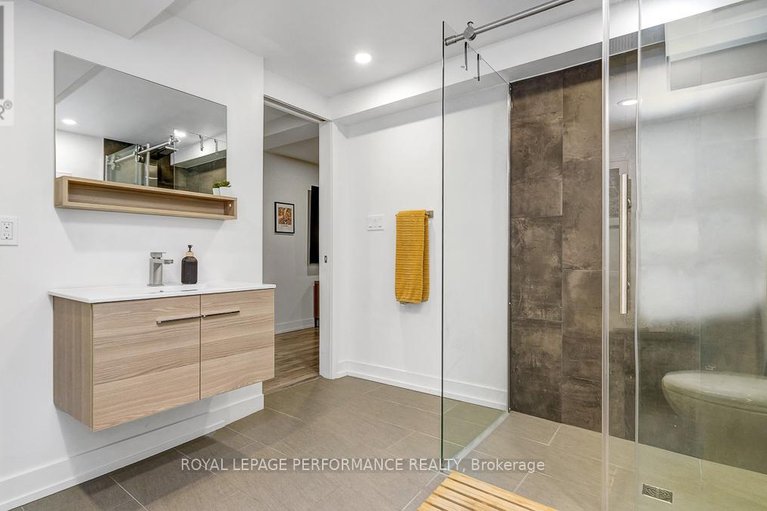 29674269/510-foxview-place/cfb-rockcliffe-and-area/ottawa/ontario/K1K4C4_40