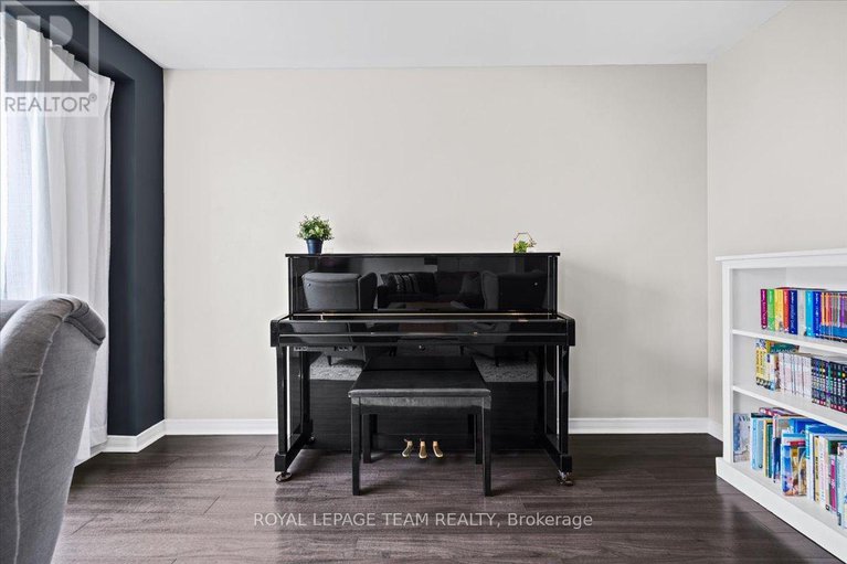 28637798/13-kedgewick-court/tanglewood/ottawa/ontario/K2G4M9_12