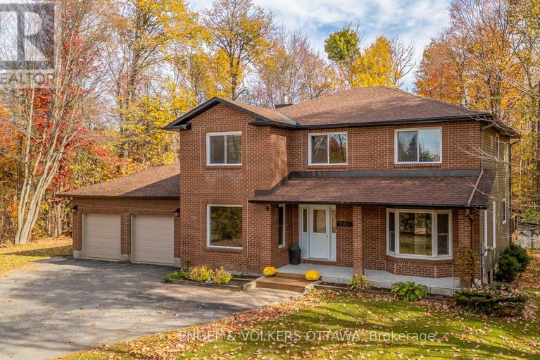 29015610/4720-whispering-willow-drive/sarsfieldbearbrook/ottawa/ontario/K4B1J1_2