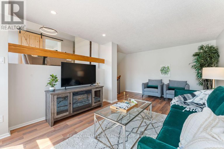28624778/96-1921-stonehenge-crescent/pineview/ottawa/ontario/K1B4N7_17
