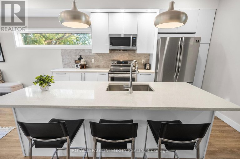28968738/a-b-247-granville-street/vanier/ottawa/ontario/K1L6Z3_4