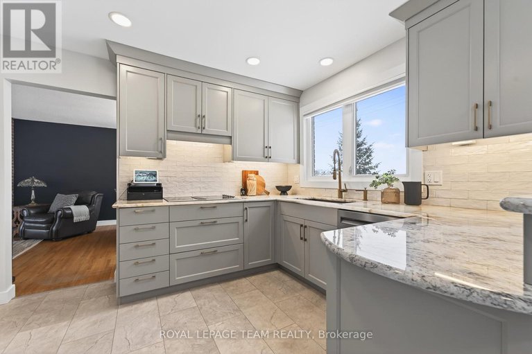 29302410/2690-hickson-crescent/redwood-park/ottawa/ontario/K2H6Y6_22