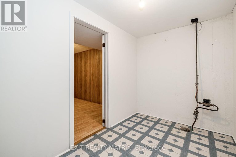 28643711/968-meadowlands-drive/carleton-heights/ottawa/ontario/K2C0K3_28