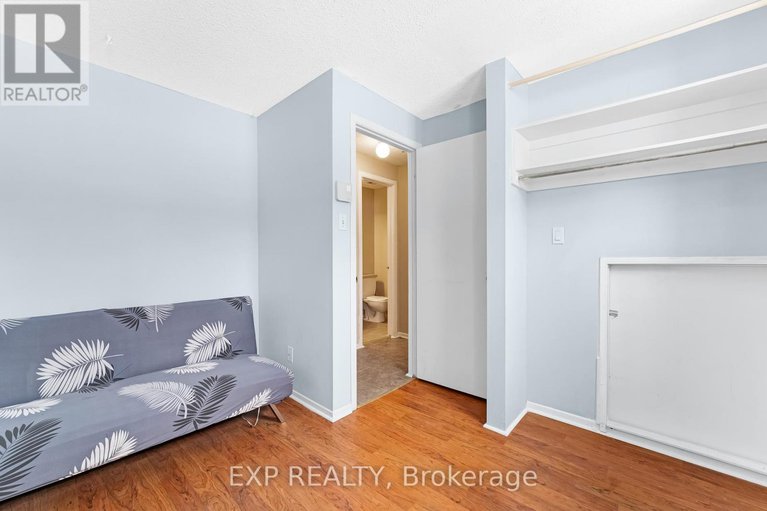 29415579/52-44a-woodvale-green/craig-henrywoodvale/ottawa/ontario/K2G4H4_19