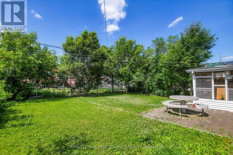 28522253/1379-mayview-avenue/carlington/ottawa/ontario/K1Z8H6_44