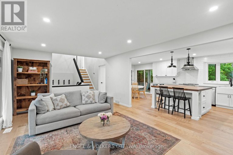 28548966/20-mohawk-crescent/bruce-farmgraham-parkqualicumbellands/ottawa/ontario/K2H7G6_7