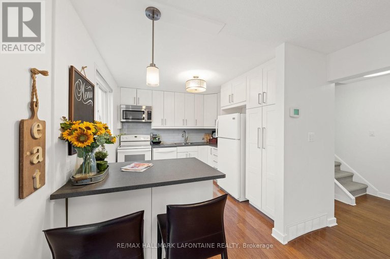 29082379/303-mockingbird-drive/chatelaine-village/ottawa/ontario/K1E2A4_11