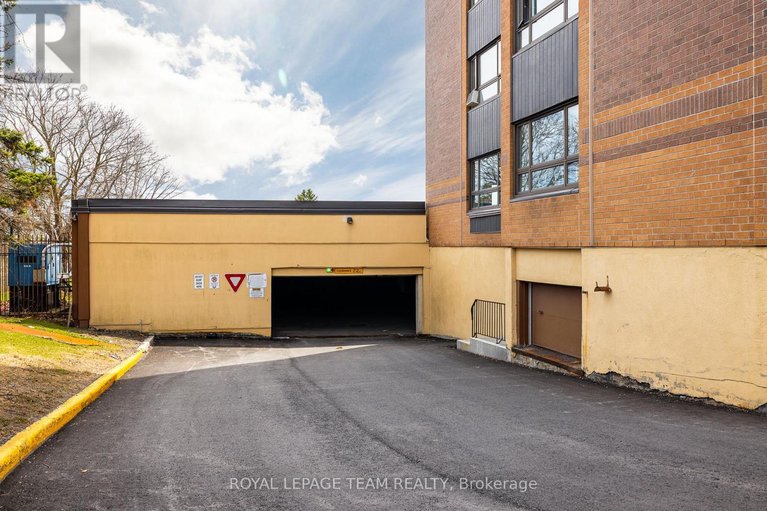 29662214/701-1356-meadowlands-drive-e/borden-farmstewart-farmcarleton-heightsparkwood-hills/ottawa/ontario/K2E6K6_28