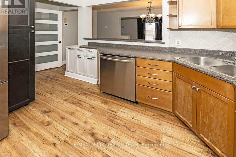 28521116/3024-fairlea-crescent/heron-gateindustrial-park/ottawa/ontario/K1V8T7_8