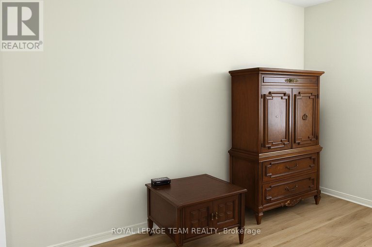 29399139/20-heartleaf-private/hunt-club-parkgreenboro/ottawa/ontario/K1T3Z9_32