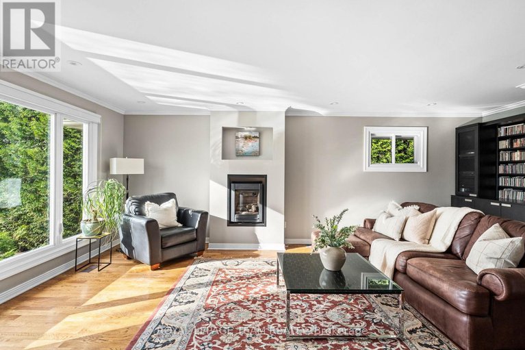 28476575/56-ryeburn-drive/riverside-southgloucester-glen/ottawa/ontario/K1V1H5_15