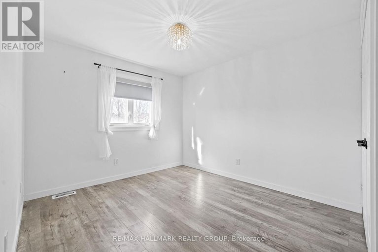 28087558/18-1964-wildflower-drive/queenswood-heights-south/ottawa/ontario/K1E3V4_24
