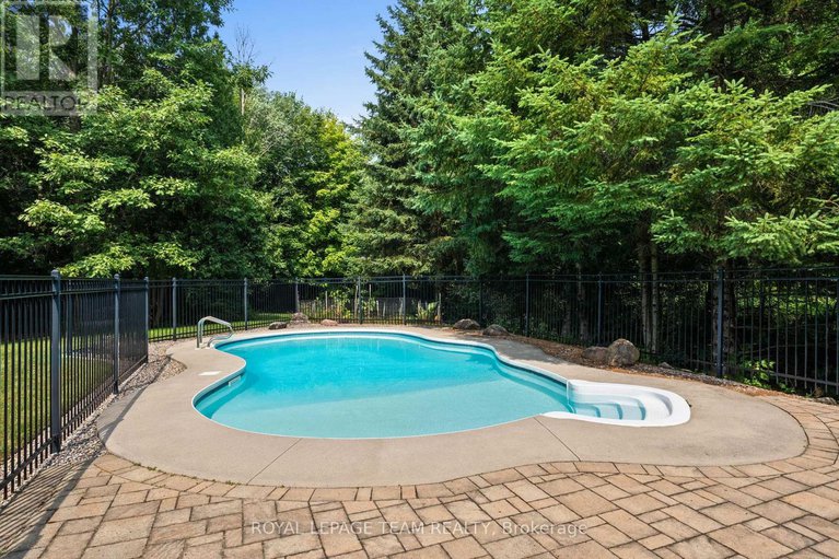 28734411/10-weldale-drive/rural-kanata-central/ottawa/ontario/K2W1A9_43