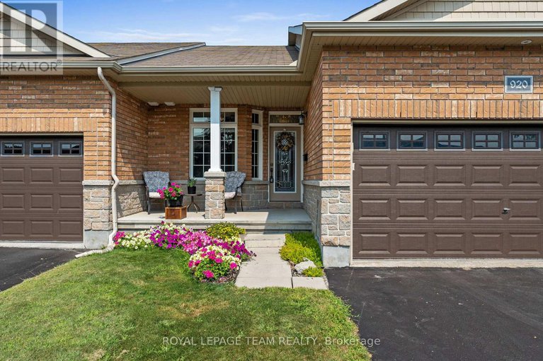 28746377/920-burwash-landing-bay/morgans-grantsouth-march/ottawa/ontario/K2W0C8_2
