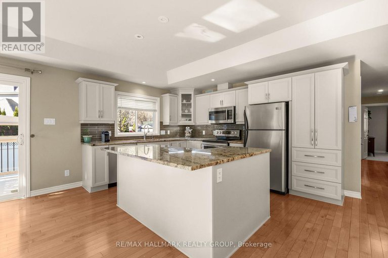 29050098/2605-pierrette-drive/cumberland-estates/ottawa/ontario/K4C1B6_14