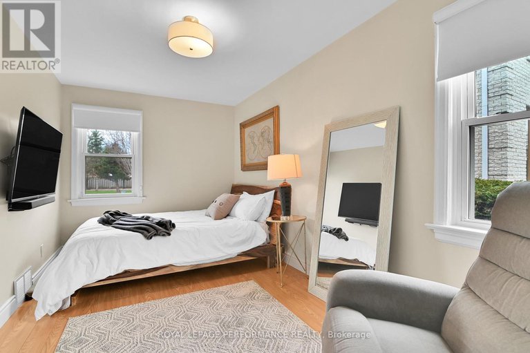 28237794/328-pleasant-park-road/alta-vistafaircrest-heights/ottawa/ontario/K1H5M8_13