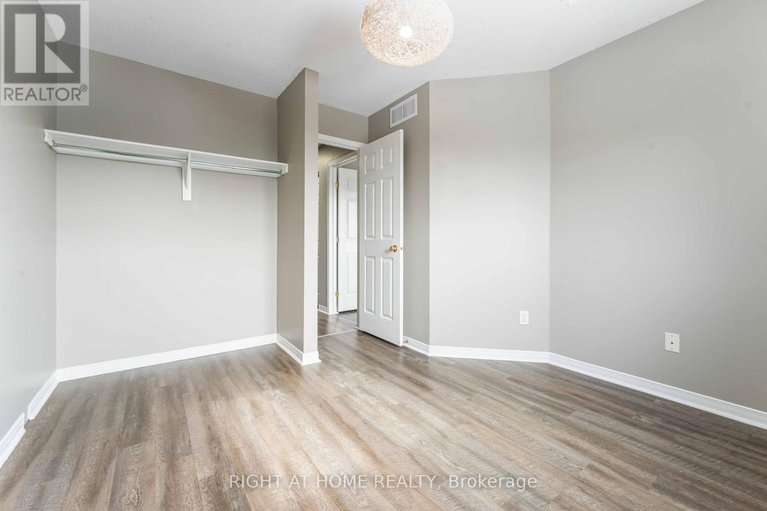 29443377/123-kinross-private/morgans-grantsouth-march/ottawa/ontario/K2K3P9_57