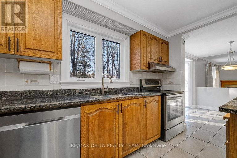 29424744/1662-hunters-run-drive-w/chapel-hill/ottawa/ontario/K1C2H3_16