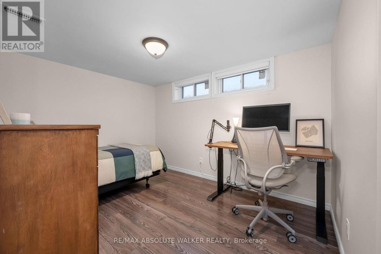 29640984/2052-valley-drive/elmvale-acresurbandale/ottawa/ontario/K1G2P4_29