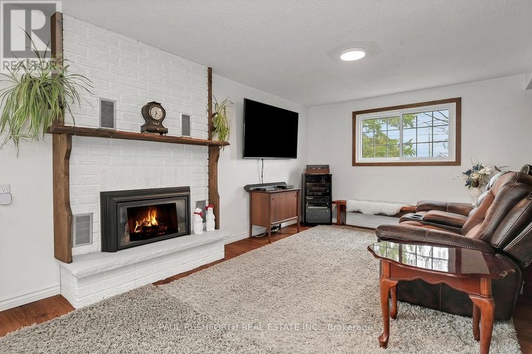 29686450/250-poole-street/mcnabbraeside-twps/mcnabbraeside/ontario/K7S1J2_16