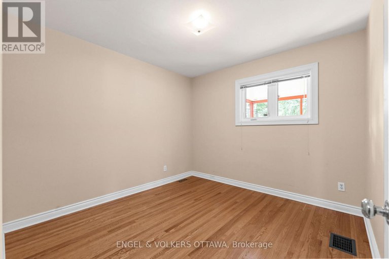 28797761/28-parker-avenue/meadowlandscrestview/ottawa/ontario/K2G3A7_24