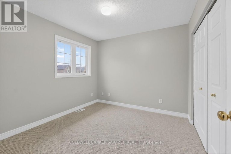 29660600/33-rialto-way/hunt-club-parkgreenboro/ottawa/ontario/K1T4B3_29