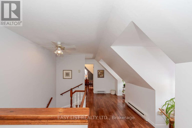 29370405/704-pattee-road/champlain-twp/champlain/ontario/K6A2R2_36