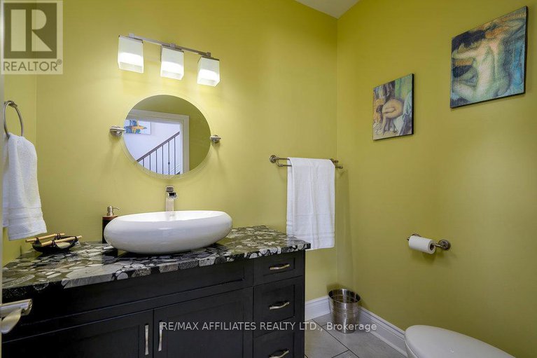 28142173/2284-summerside-drive/manotick-east-to-manotick-station/ottawa/ontario/K4M1B4_7