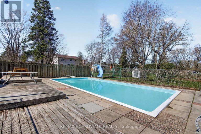 29666453/103-christopher-hamilton-street/richmond/ottawa/ontario/K0A2Z0_41