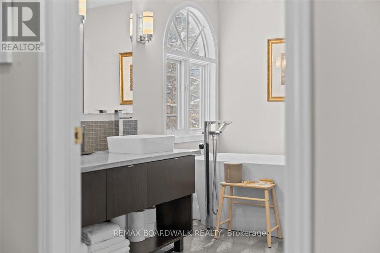 29444903/1367-talcy-crescent/fallingbrookridgemount/ottawa/ontario/K4A3C4_31