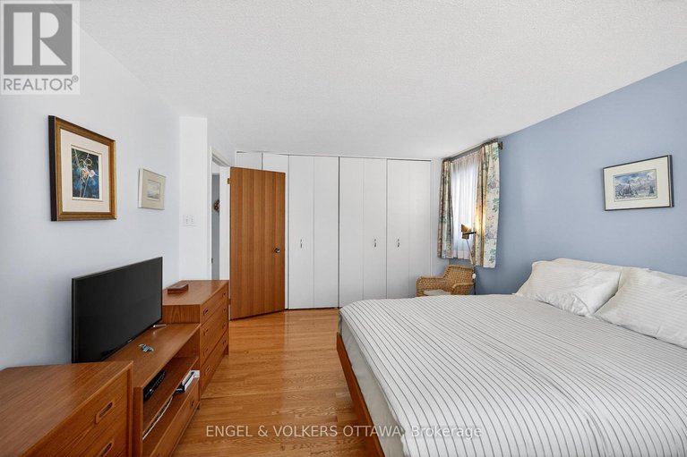 29323423/34-wallford-way/city-viewskylinefisher-heightsparkwood-hills/ottawa/ontario/K2E6B6_21