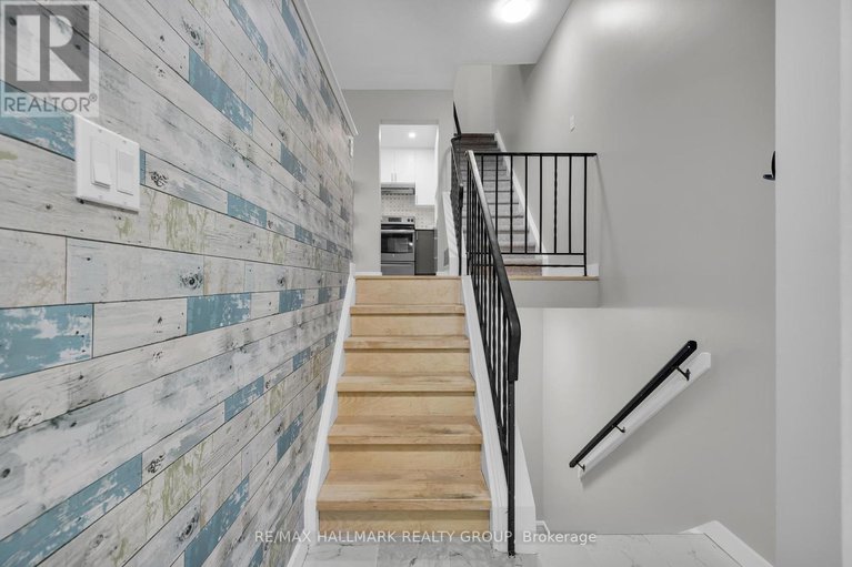 28804570/3-409-montfort-street/cardinal-glen/ottawa/ontario/K1L8G8_3