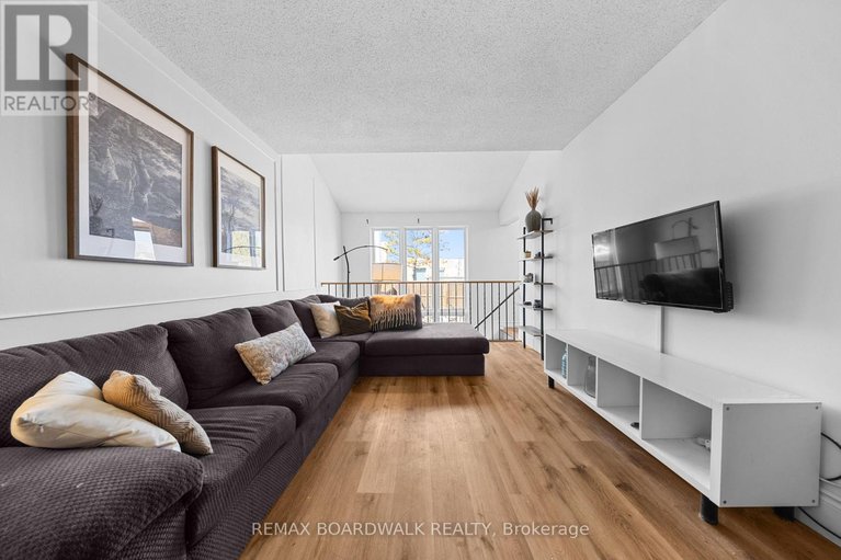 29576732/567-latour-crescent/fallingbrookgardenway-south/ottawa/ontario/K4A1P3_15