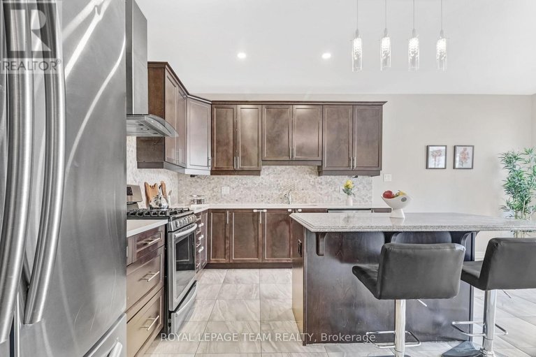 29516252/335-rue-des-soldats-riendeau-street/half-moon-bay/ottawa/ontario/K2J6H4_14