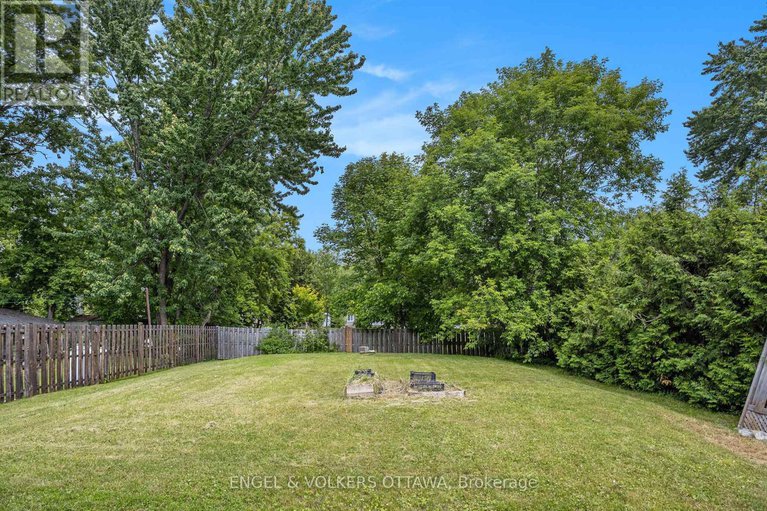 28963122/1095-morin-road/cumberland-estates/ottawa/ontario/K4C1A5_25