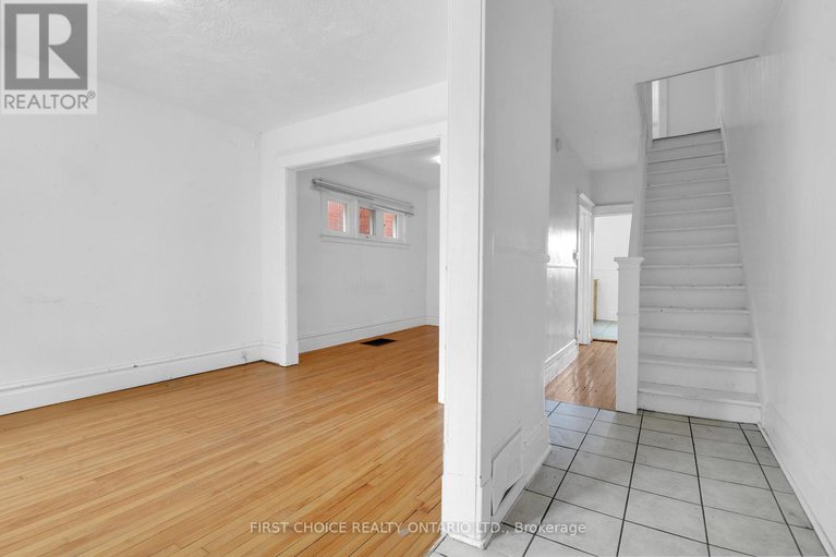 28322285/293-powell-avenue/west-centre-town/ottawa/ontario/K1S2A6_4