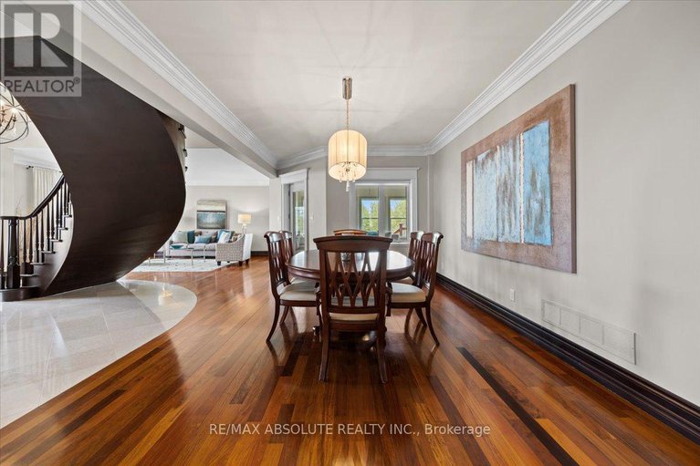 28246473/124-biltmore-crescent/btwn-franktown-rd-fallowfield-rd/ottawa/ontario/K2S2C6_9