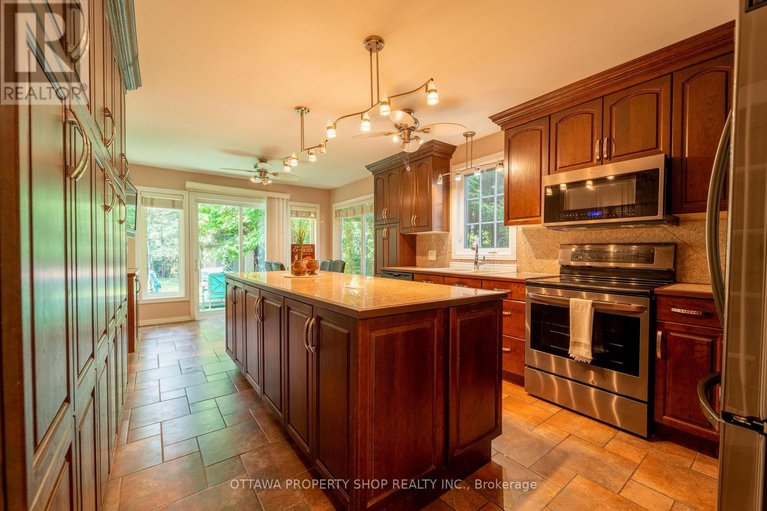 28429385/566-falwyn-crescent-w/fallingbrookridgemount/ottawa/ontario/K4A2A4_16