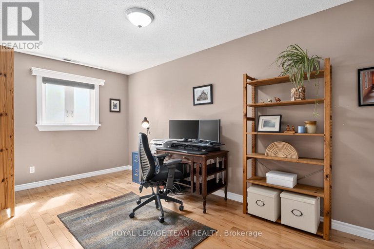 28798908/217-montfort-street/vanier/ottawa/ontario/K1L5P3_18