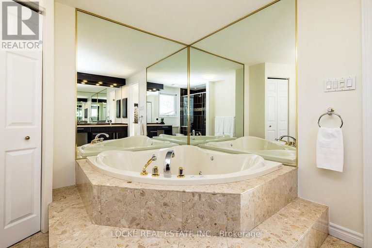 29535443/1404-forest-valley-drive/chapel-hill/ottawa/ontario/K1C5M8_28