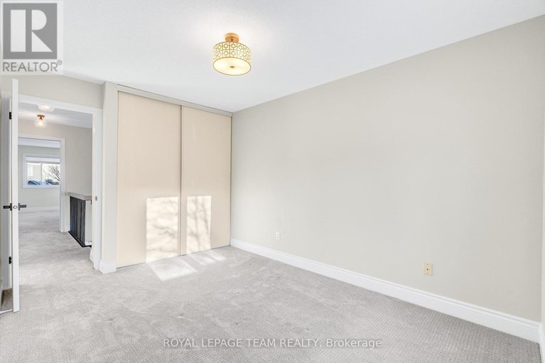 29425119/1925-windwood-place/chapel-hill/ottawa/ontario/K1C7K7_33