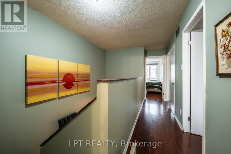 28831575/491-valade-crescent/fallingbrookpineridge/ottawa/ontario/K4A2W6_24