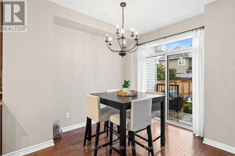 28401647/324-horseshoe-crescent-e/stittsville-north/ottawa/ontario/K2S0B6_12