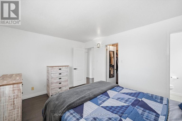29407130/284-mceachern-crescent/bilberry-creekqueenswood-heights/ottawa/ontario/K1E3K3_15