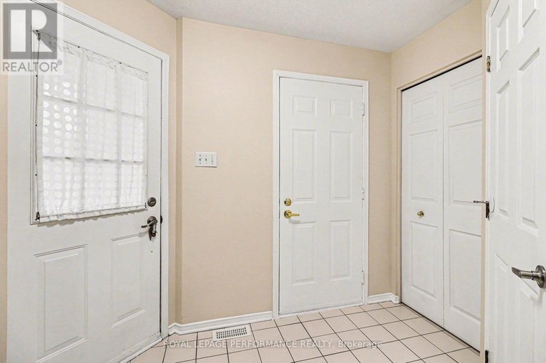 29610973/897-paradise-crescent/fallingbrookgardenway-south/ottawa/ontario/K4A3S5_3