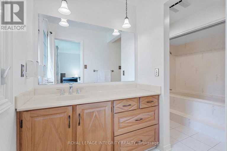 29021047/12-wynford-avenue/craig-henrywoodvale/ottawa/ontario/K2G3Z3_22