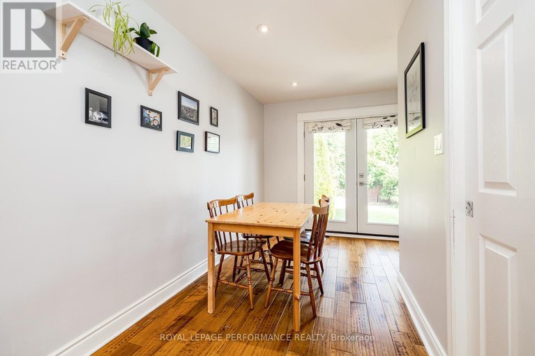 28842718/343-fullerton-avenue/overbrookcastle-heights/ottawa/ontario/K1K1K2_16