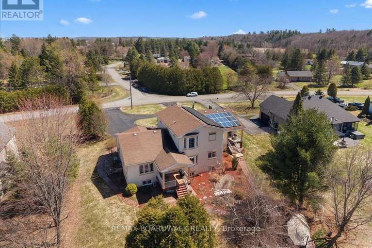 29641184/1210-barnett-drive/cumberland-village/ottawa/ontario/K4C1C7_43