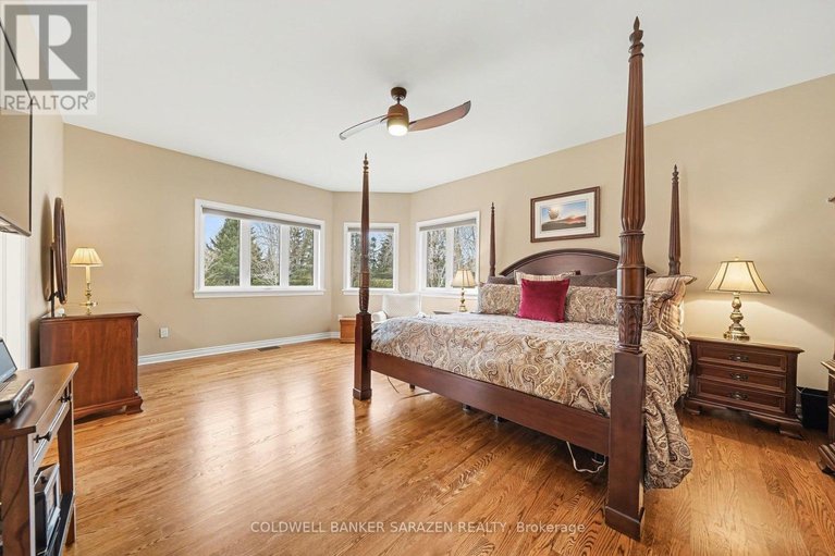 29557557/1334-scharfgate-drive/manotick-village-manotick-estates/ottawa/ontario/K4M1C3_9